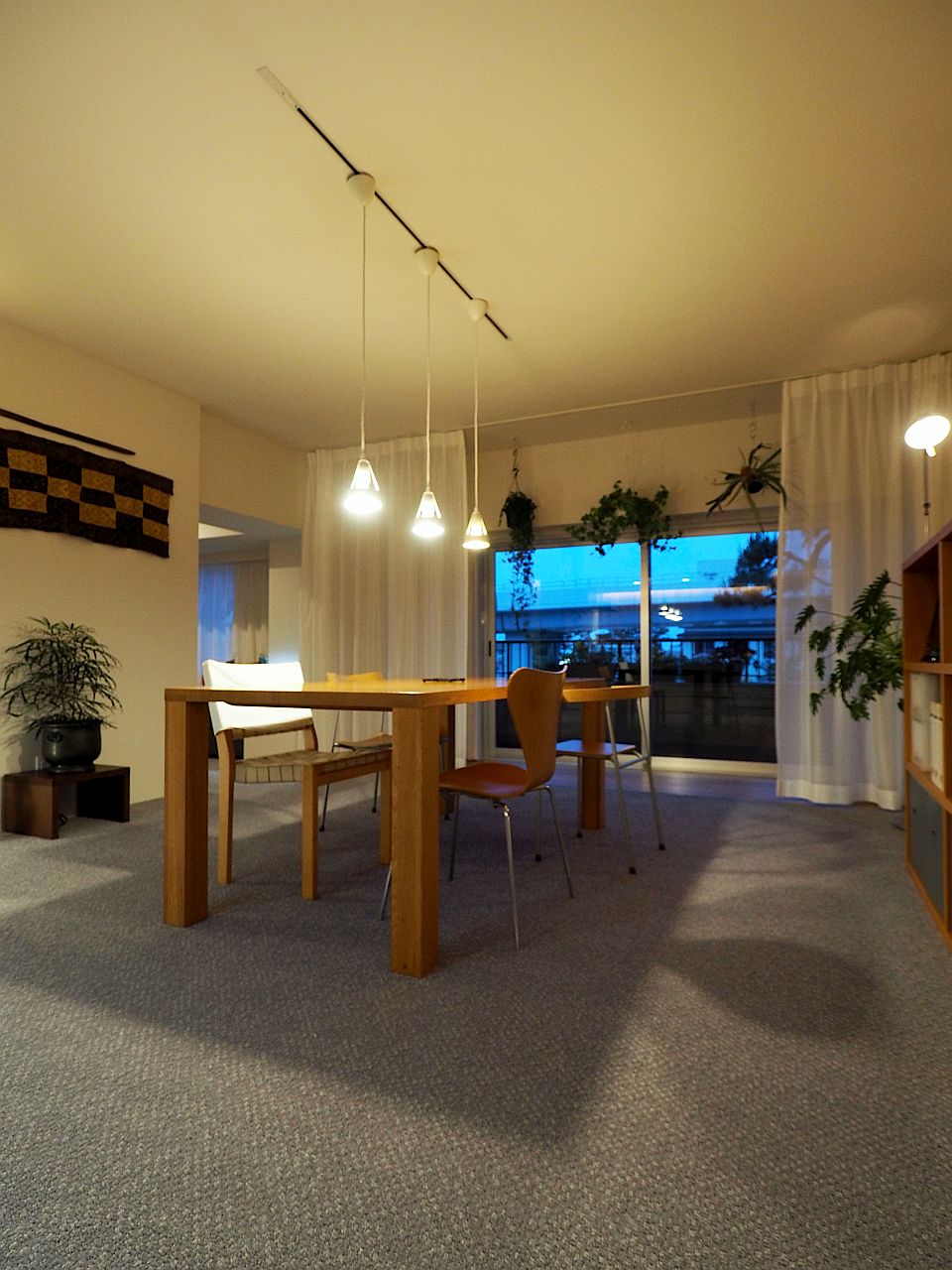 リノベーション×間接照明で生まれる、静謐な空間。