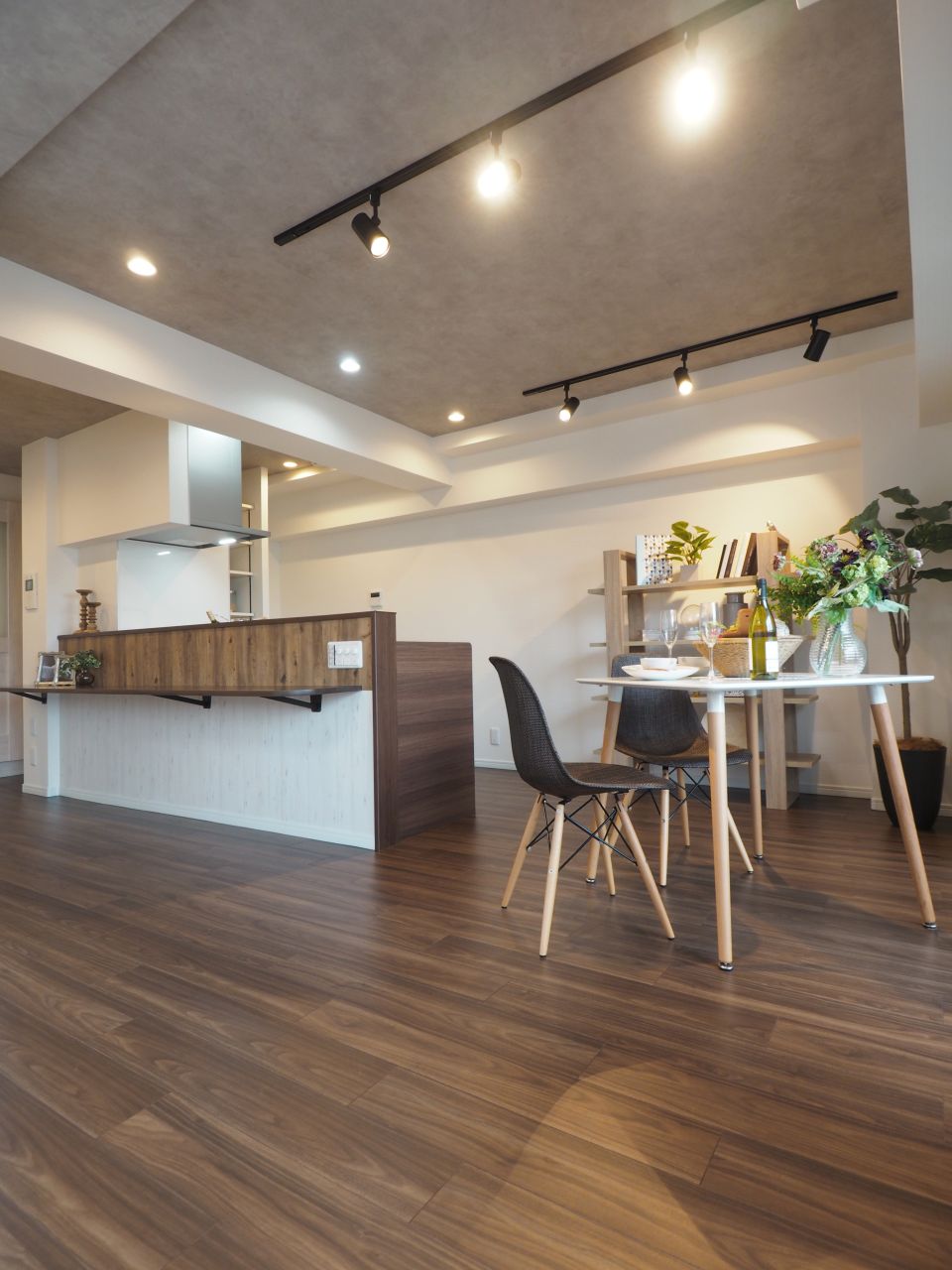 リノベーションで、カフェ＆バーのようなモダン空間に。