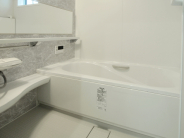 【B号地】バスルームには、ミストサウナ付き浴室暖房乾燥機を標準装備。