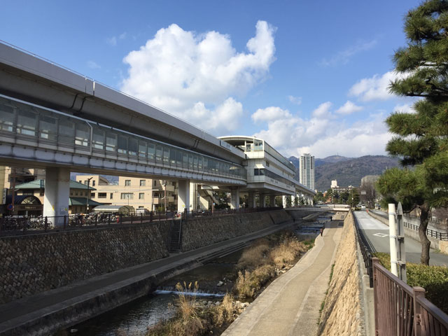 六甲ライナー魚崎駅