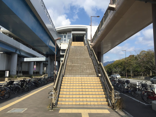 ポートライナー中公園駅