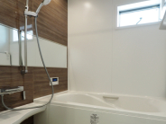 A号地：ミストサウナ付き浴室暖房乾燥機完備のバスルームは、ゆとりの1616（一坪）サイズ